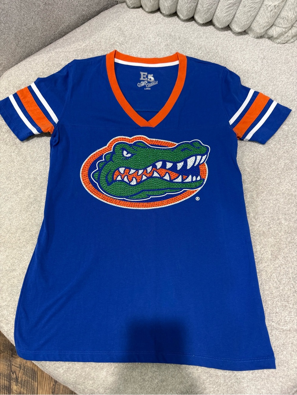 Women‘s bedazzled Florida Gators shirt - large